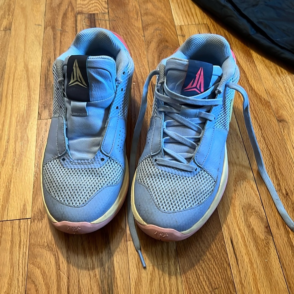 Ja Morant basketball sneakers in men's size 8! 🏀